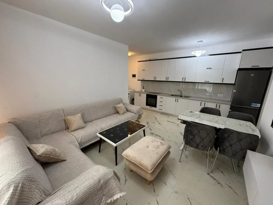 Tirane, jepet me qera apartament 2+1 Kati 4, 100 m² 