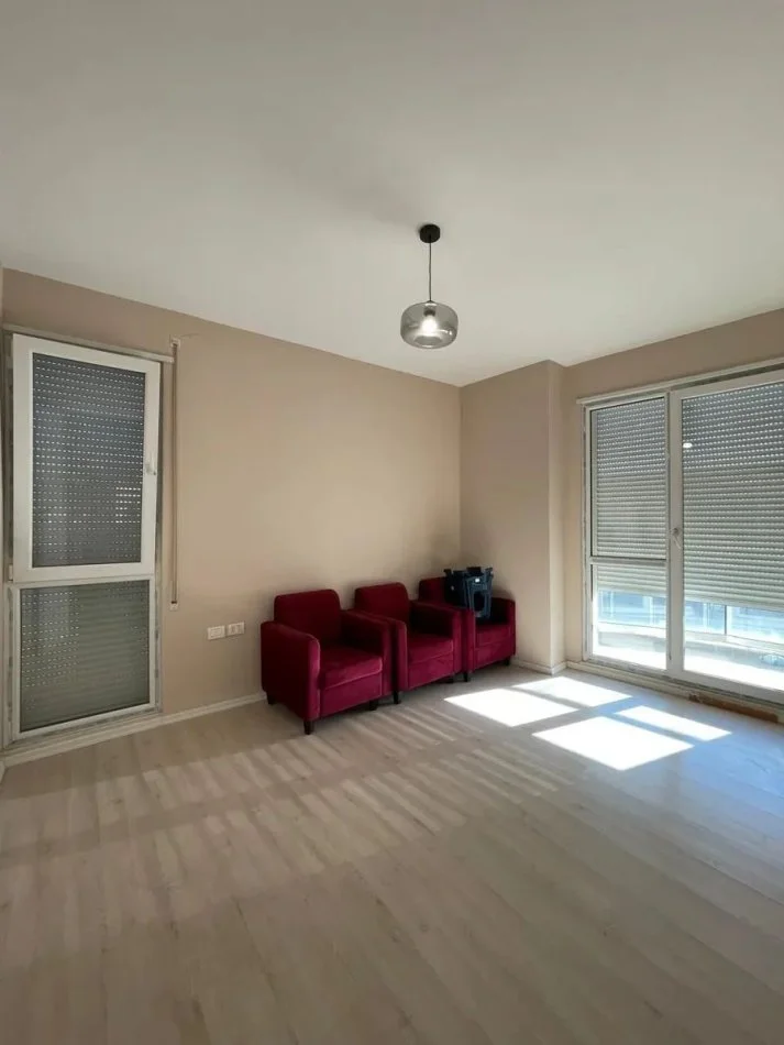 Tirane, shitet apartament 3+1 Kati 2, 100 m² (PERBALLE SPITALIT AMERIKAN 3)