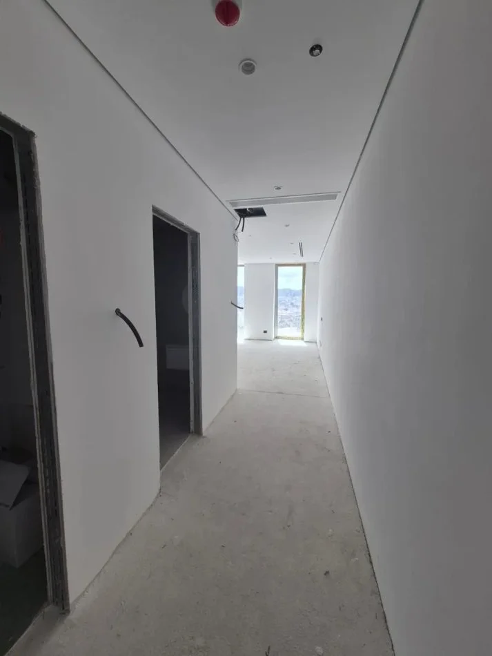 Tirane, jepet me qera zyre Kati 20, 147 m² 3.000 € 