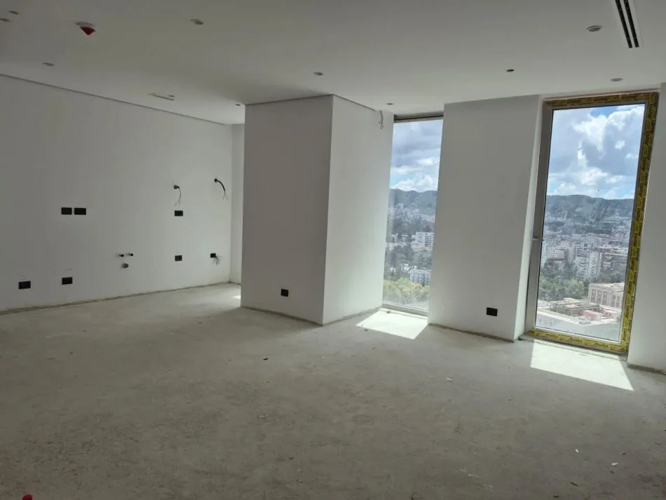 Tirane, jepet me qera zyre Kati 20, 147 m² 3.000 € 