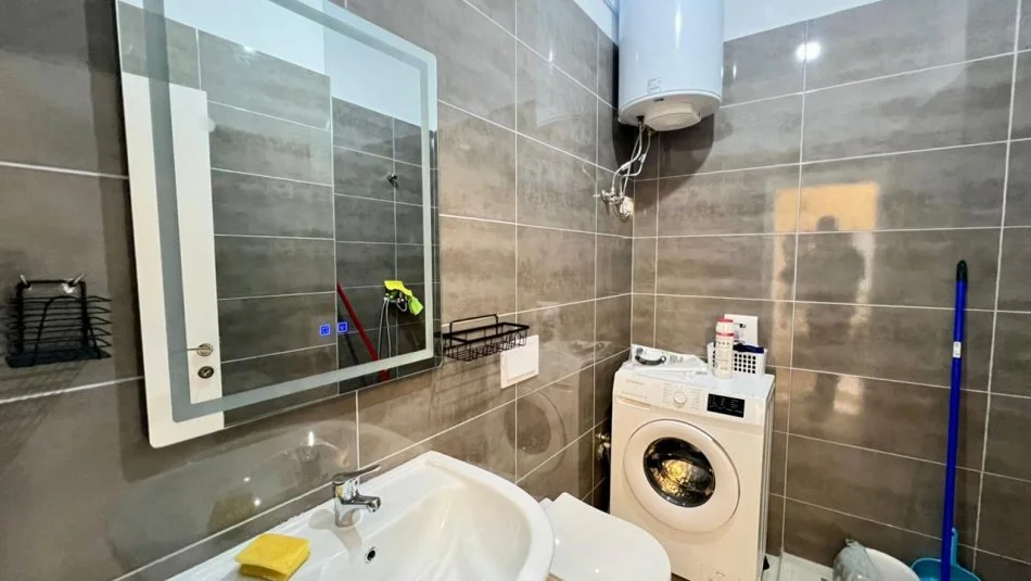 Me Qera : 1+1📍Bulevardi i Ri - Rr.Siri Kodra (Pllt.V2025) - 60,000 Lek - S.75m² - Kt.6 ||✨100% e Re e Pabanuar me Pare✨