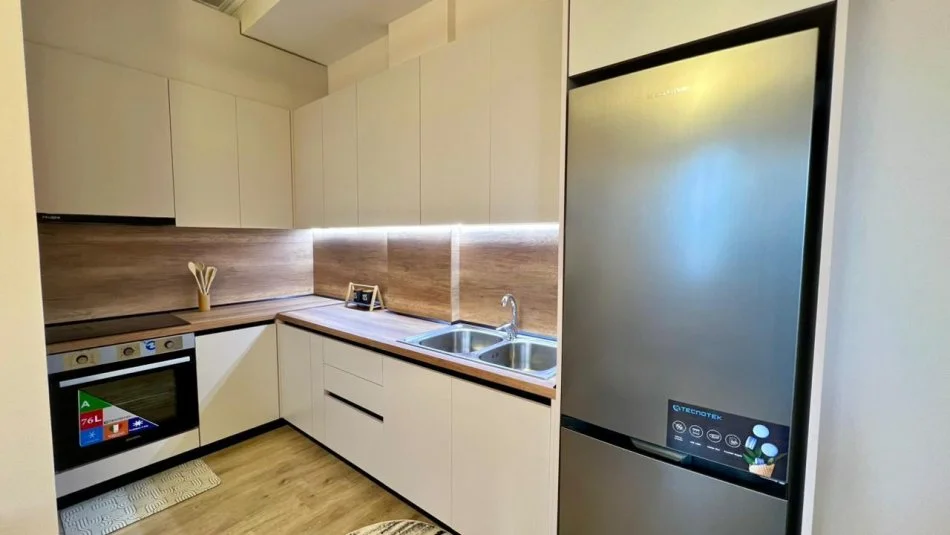 Me Qera : 1+1📍Bulevardi i Ri - Rr.Siri Kodra (Pllt.V2025) - 60,000 Lek - S.75m² - Kt.6 ||✨100% e Re e Pabanuar me Pare✨