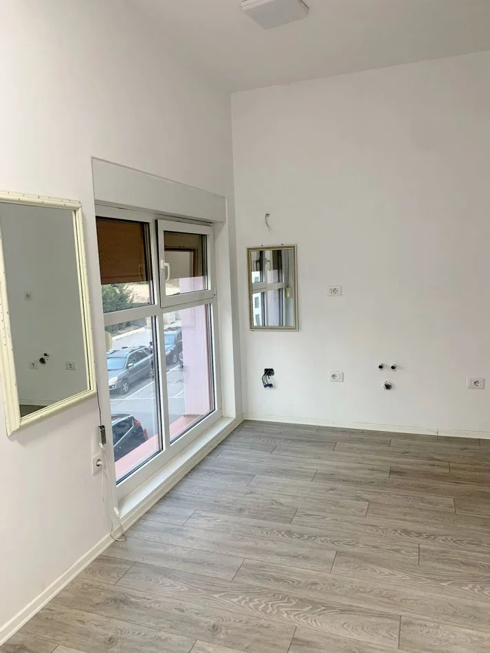 JEPET ME QERA AMBIENT MULTIFUNKSIONAL PER ZYRA TEK KOMPLEKSI MANGALEM NE ALI DEM,  300 €URO