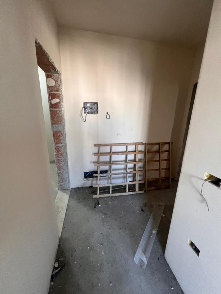 Tirane, shitet apartament 1+1 Kati 8, 99.000 € (Ish Fusha Aviacionit)