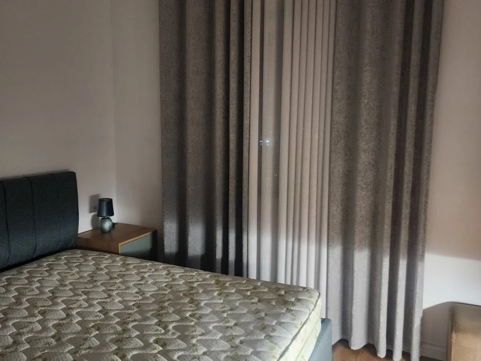 Tirane, jepet me qera apartament 2+1+Aneks+Ballkon Kati 7, 90 m² 600 € (Asitr tek Vila L)