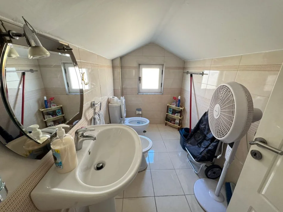 Tirane, shitet apartament 3+1 Kati 4, 92 m²