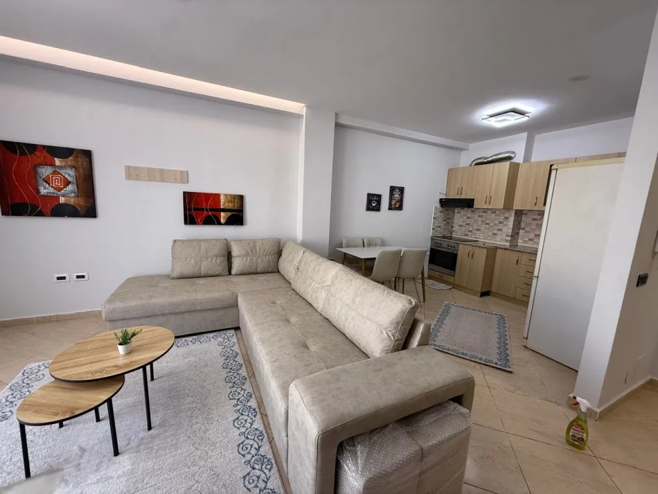 Tirane, jepet me qera apartament 1+1+Aneks+Ballkon Kati 7, 74 m² 430 € (Yzberisht, Perball KMY.)