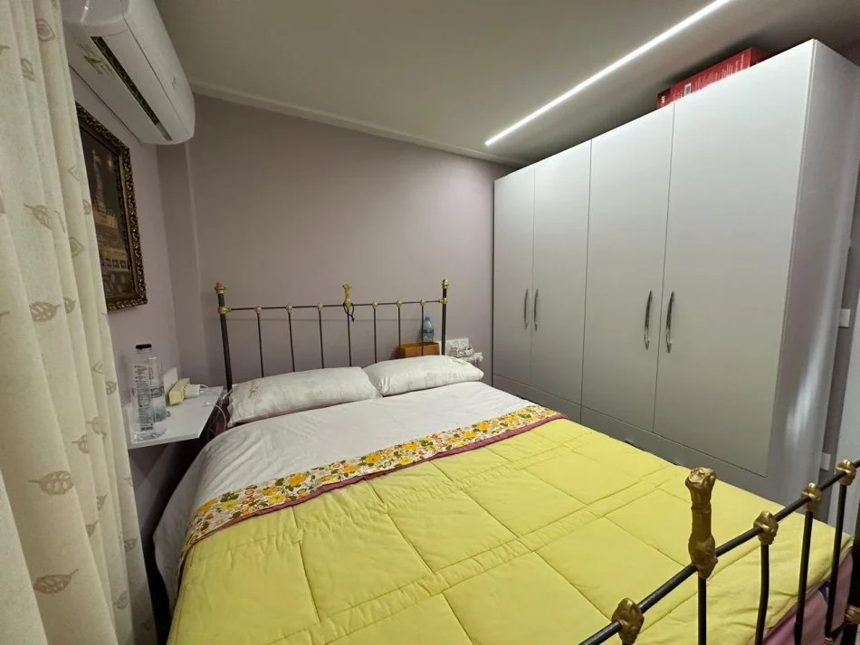 Tirane, jepet me qera shtepi 1+1+Ballkon Kati 1, 100 m² 500 € (Shkolla e Kuqe)