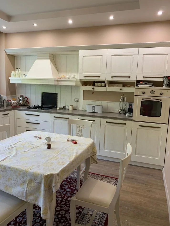 Tirane, shitet Vile 3 Katshe , 600 m² 1.150.000 € (PRANE TEG)