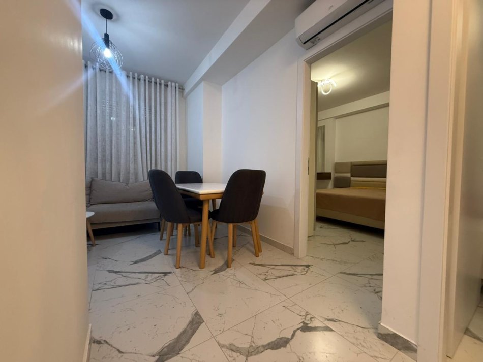 Tirane, jepet me qera apartament 2+1 Kati 4, 75 m² 800 € (MYSLYM SHYRI)