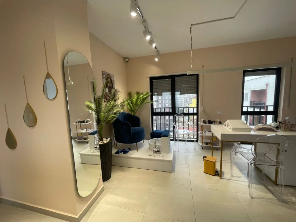 Tirane, shitet apartament 3+1 Kati 8, 