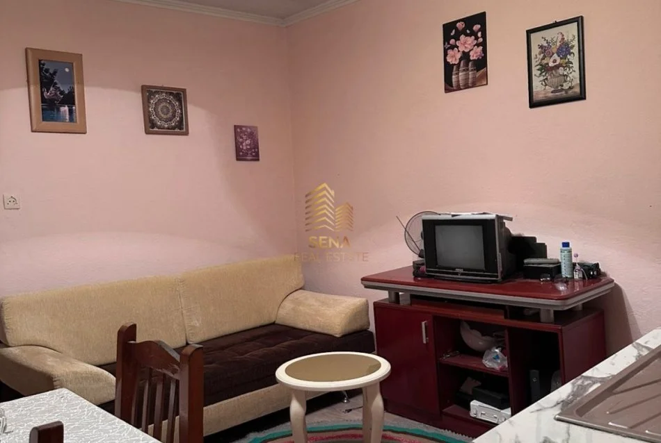 Tirane, jepet me qera apartament 1+1 Kati 2, 55 m² 400 € (Rruga Myslym Shyri)