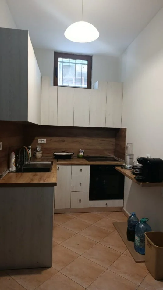 Tirane, jepet me qera apartament 3+1 , 80 m² 