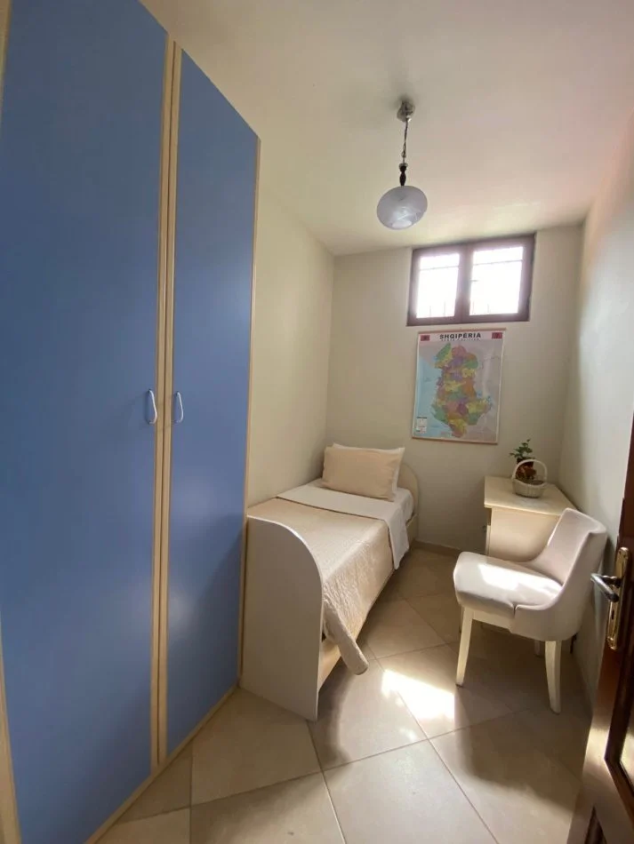 Tirane, jepet me qera apartament 3+1 , 80 m² 