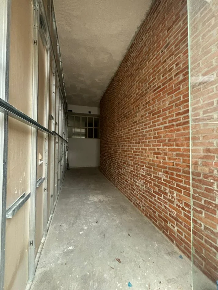 Tirane, jepet me qera dyqan Kati 0, 22 m² 