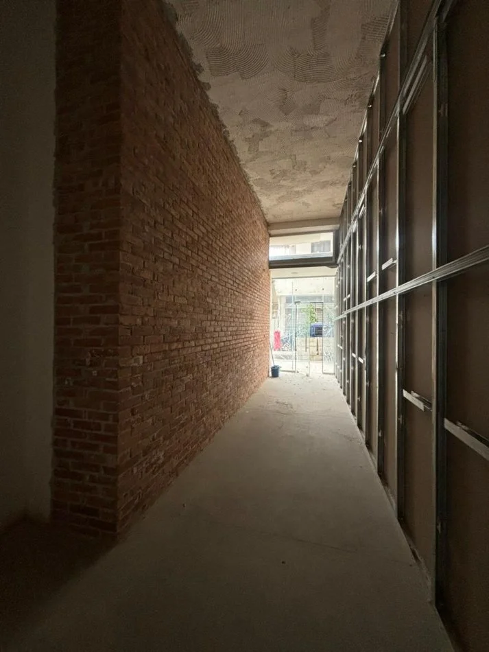 Tirane, jepet me qera dyqan Kati 0, 22 m² 