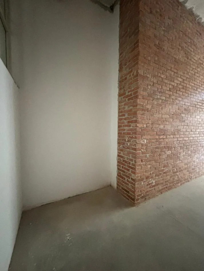 Tirane, jepet me qera dyqan Kati 0, 22 m² 