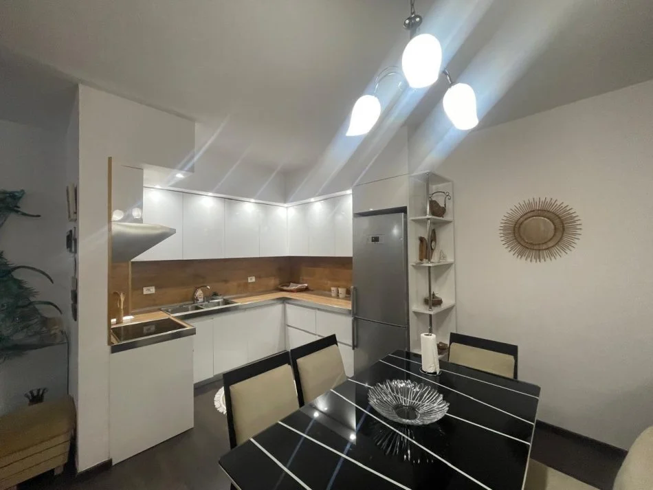 Tirane, shitet apartament 2+1 Kati 4, 114 m² 160.000 € (Rruga Mikel Maruli)