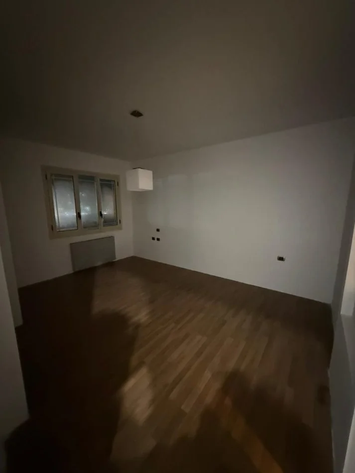 Tirane, shitet apartament 2+1 Kati 3, 173 m² 350.000 € (LIQENI ARTIFICIAL)