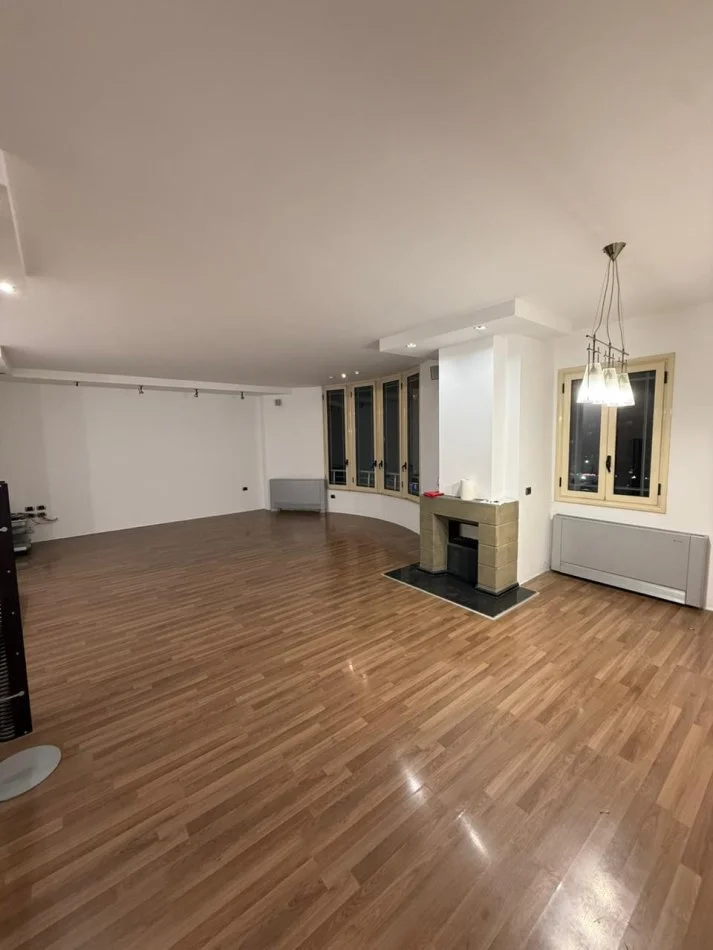 Tirane, shitet apartament 2+1 Kati 3, 173 m² 350.000 € (LIQENI ARTIFICIAL)