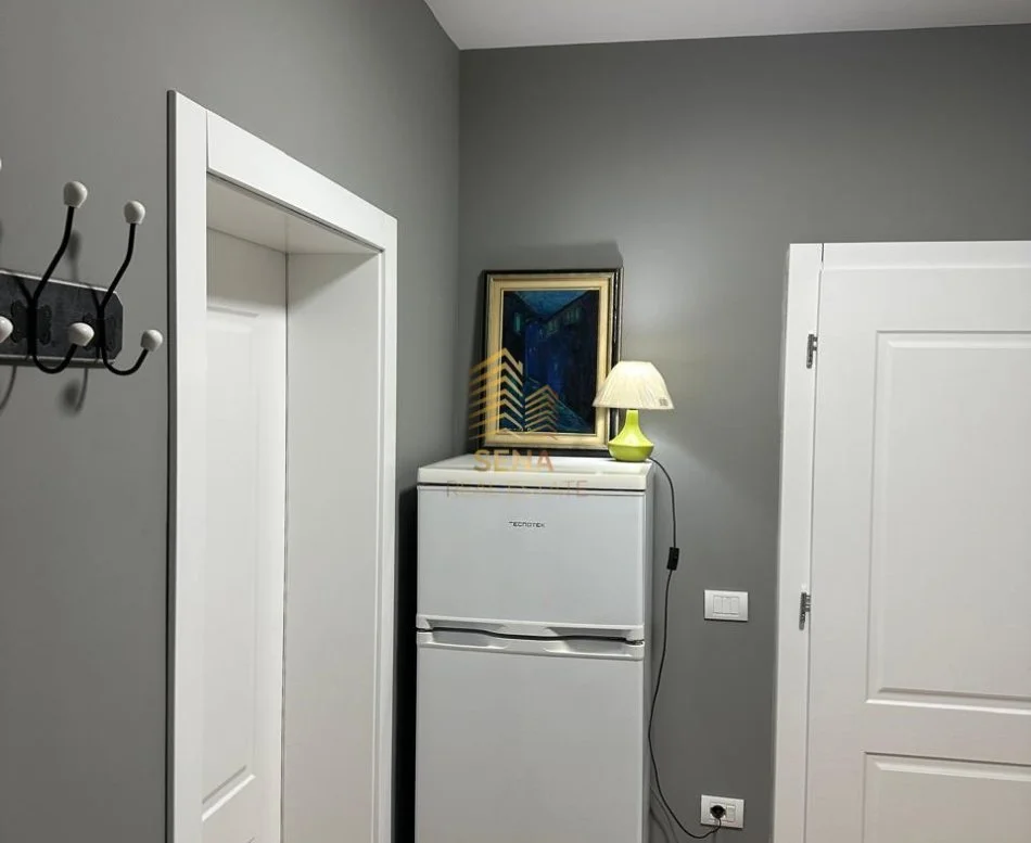 Tirane, jepet me qera apartament 1+1+Ballkon Kati 4, 65 m² 500 € (Pazari i Ri)