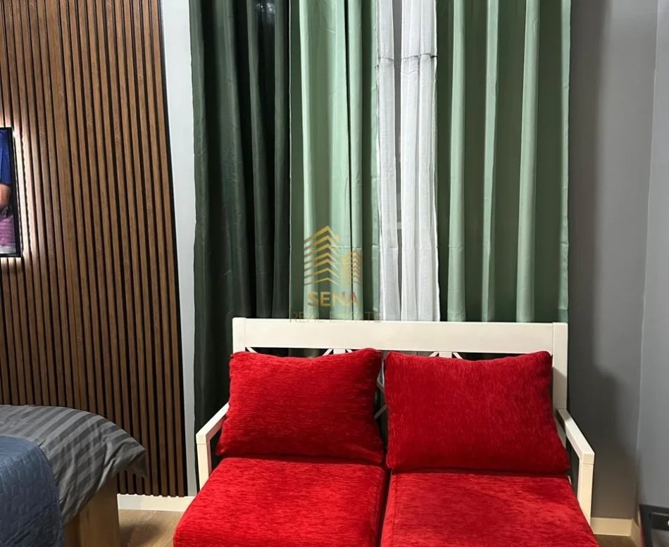 Tirane, jepet me qera apartament 1+1+Ballkon Kati 4, 65 m² 500 € (Pazari i Ri)