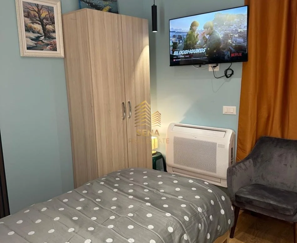 Tirane, jepet me qera apartament 1+1+Ballkon Kati 4, 65 m² 500 € (Pazari i Ri)