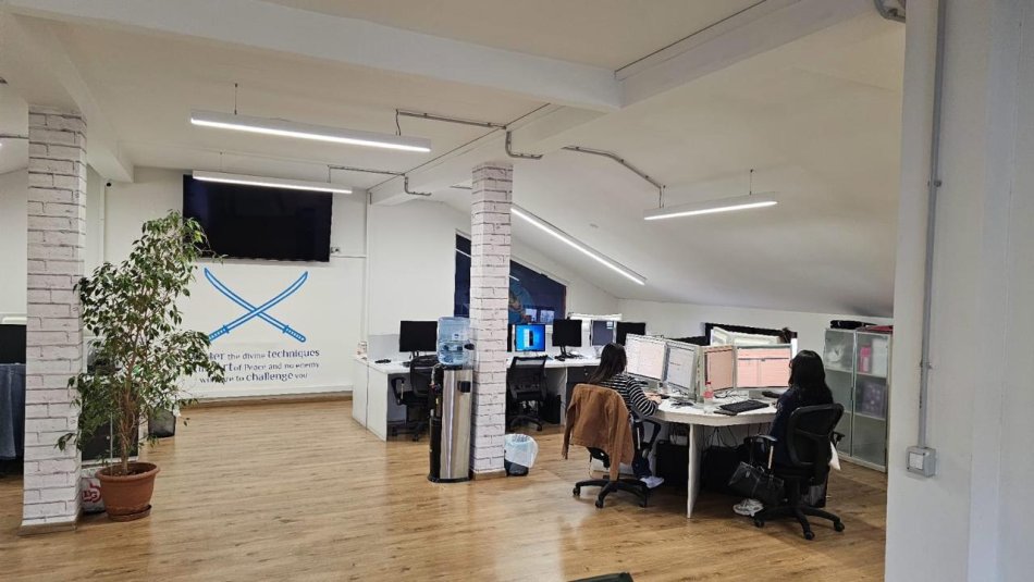 Tirane, jepet me qera zyre Kati 2, 311 m² 3.000 € (Blloku)