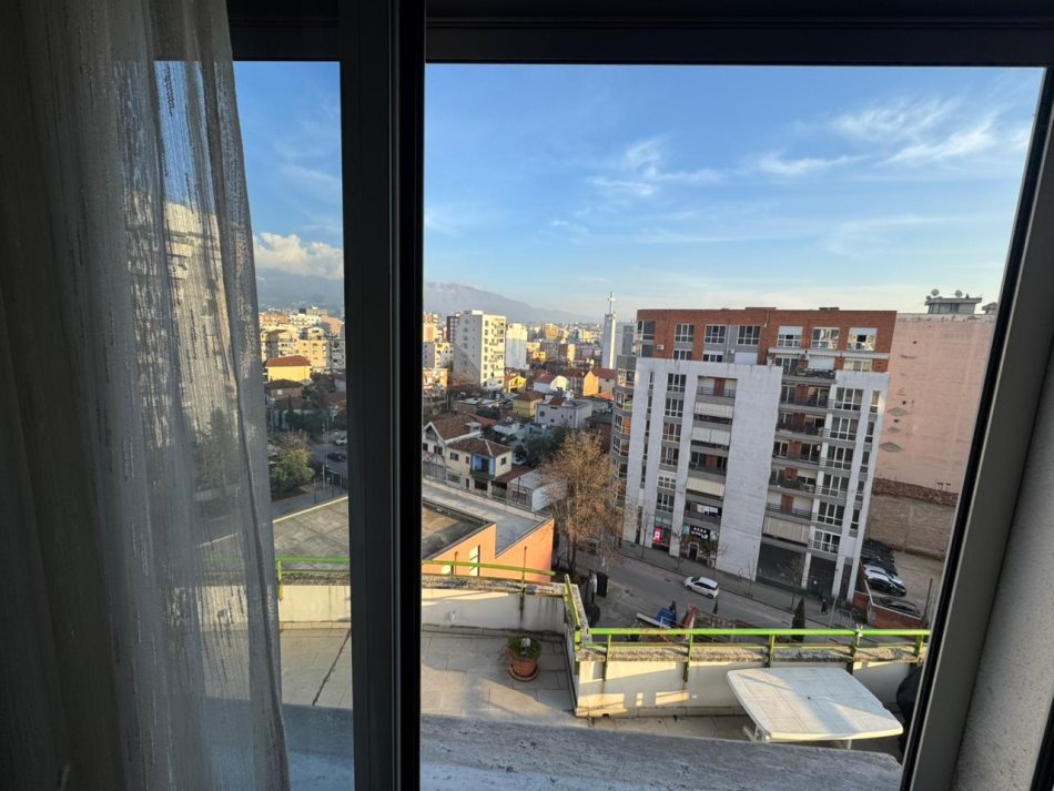 Tirane, jepet me qera apartament 2+1 , 120 m² 825 € (Kompleksi Halili)