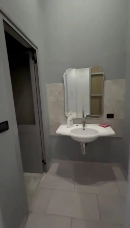 Tirane, jepet me qera dyqan Kati 0, 120 m² 500 € (rruga e dibres)