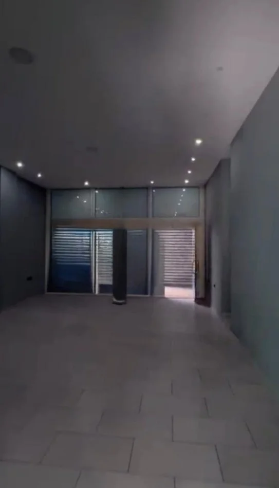 Tirane, jepet me qera dyqan Kati 0, 120 m² 500 € (rruga e dibres)