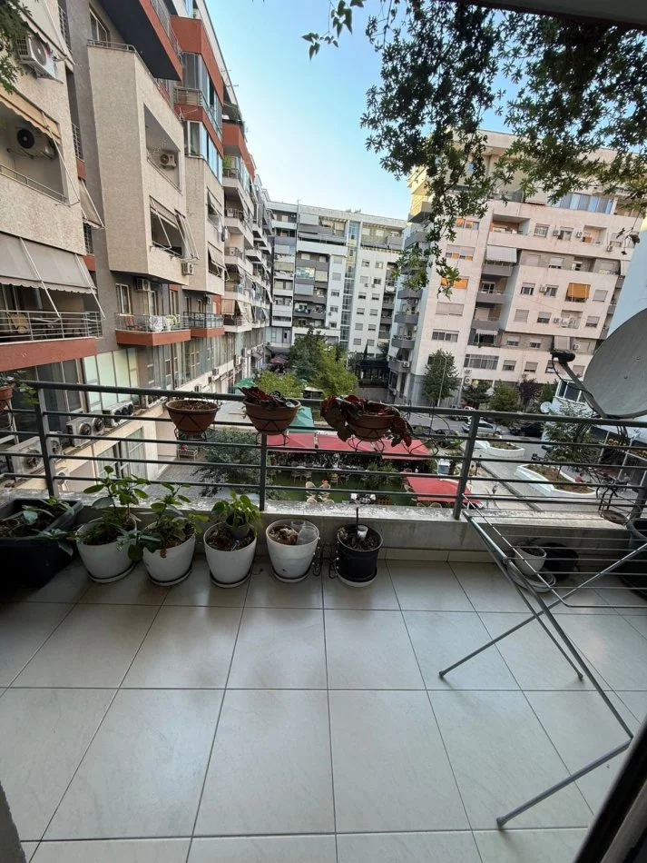 Tirane, shitet apartament 2+1+Ballkon , 106 m² 155.000 € (Astir)