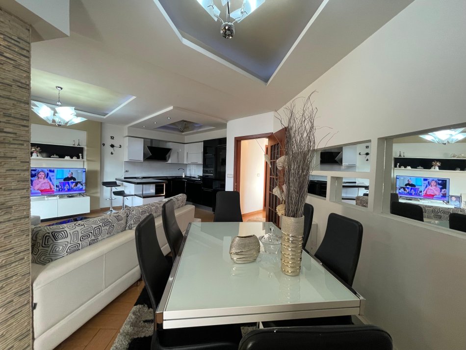 Tirane, jepet me qera apartament 2+1+Ballkon Kati 2, 110 m² 730 € (DON BOSKO)