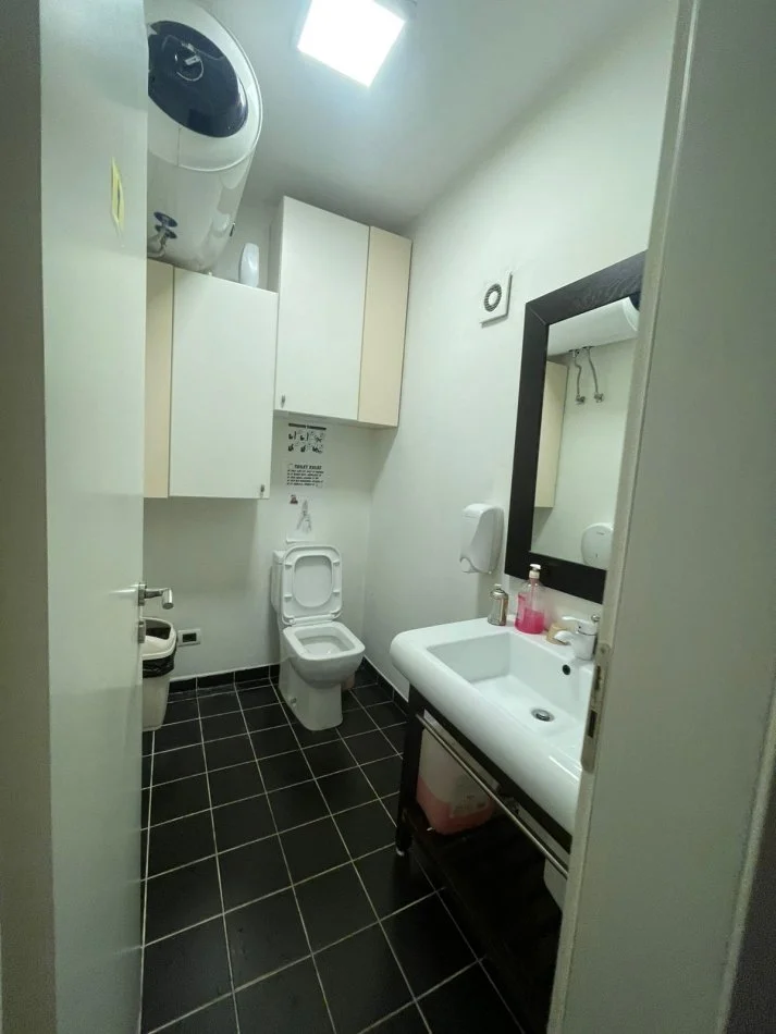 Tirane, shitet apartament 3+1 , 187 m² 470.009 € (Blloku, Rruga Brigada e VIII)