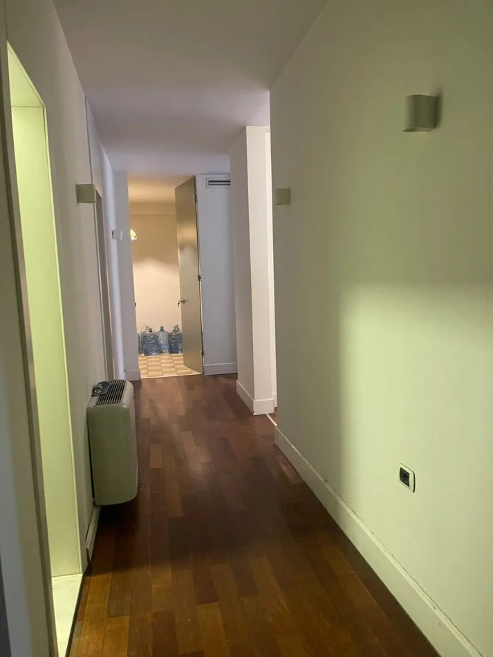 Tirane, shitet apartament 3+1 , 187 m² 470.009 € (Blloku, Rruga Brigada e VIII)