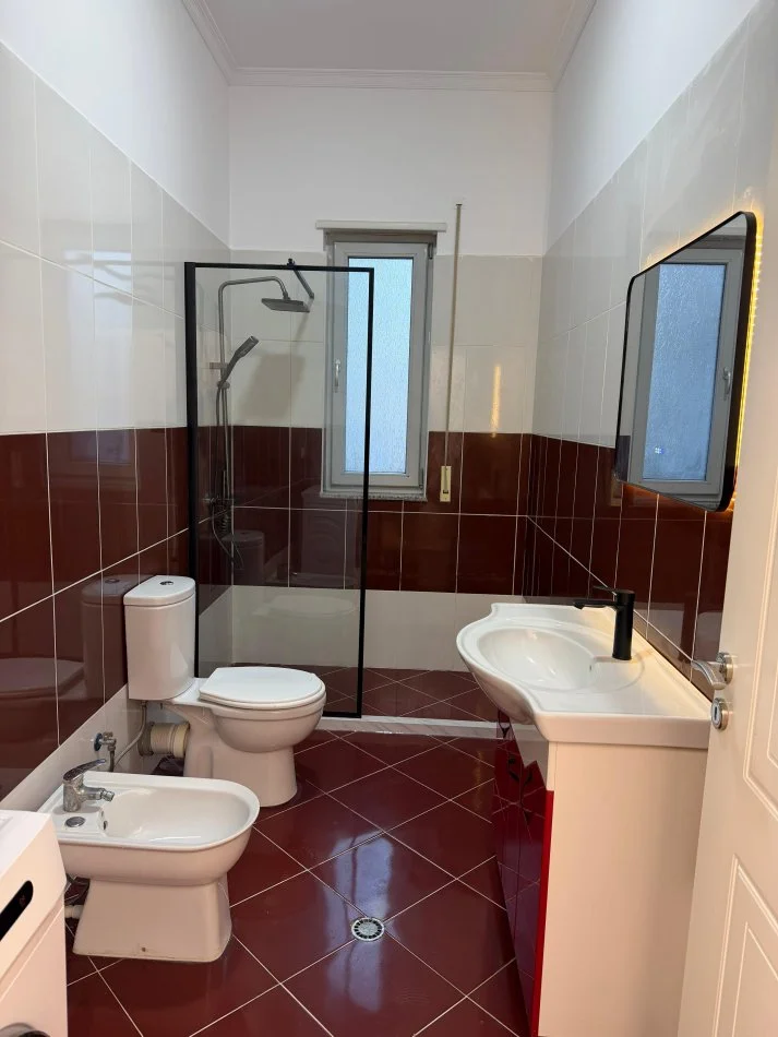 Tirane, shitet apartament 2+1 Kati 2, 95 m² 169.000 € (Rruga Tom Plezha)
