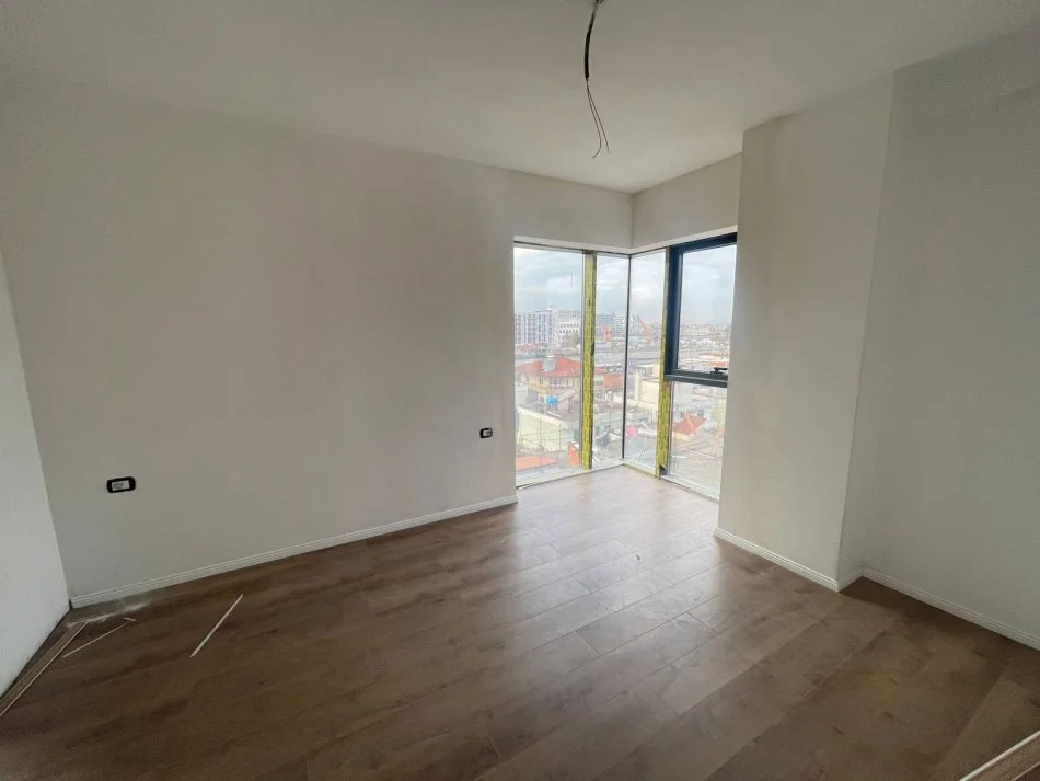 Tirane, shitet apartament 1+1 Kati 4, 126 m² 214.000 € (Rruga Ish Fusha Aviacionit)