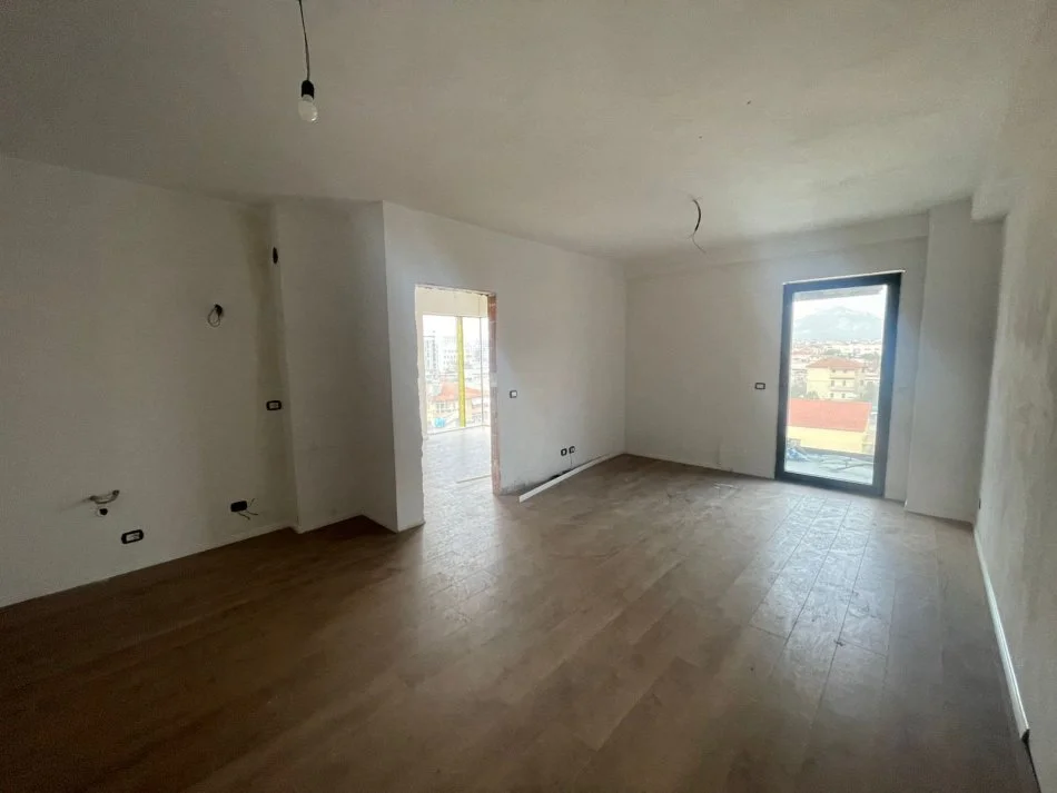 Tirane, shitet apartament 1+1 Kati 4, 126 m² 214.000 € (Rruga Ish Fusha Aviacionit)