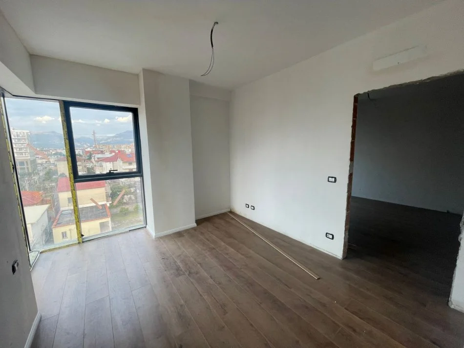 Tirane, shitet apartament 1+1 Kati 4, 126 m² 214.000 € (Rruga Ish Fusha Aviacionit)