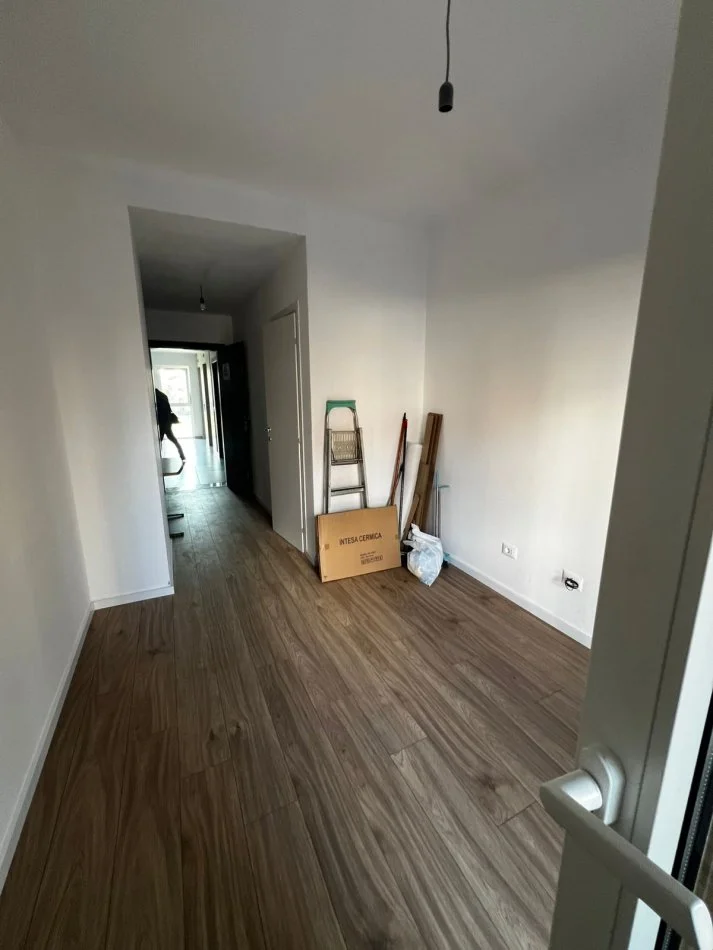 Tirane, jepet me qera garsonier 1+1 Kati 2, 23 m² 250 € (Bulevardi i Ri, Rruga Jordan Misja.(Per zyra))