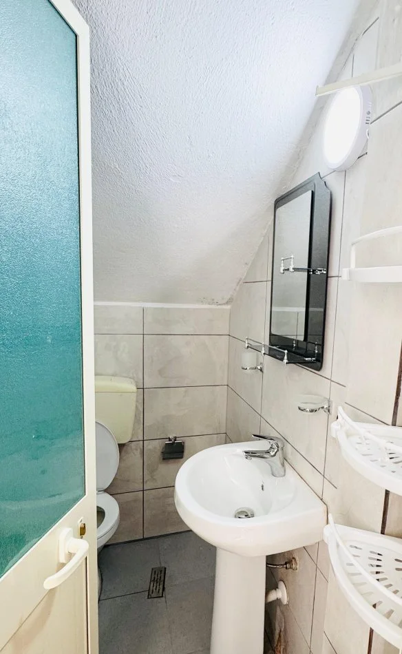 Tirane, jepet me qera 1+1 Kati 1, 200 € (Rruga Tonin Harapi, Nd. 37, Tiranë 1005 (vetem 2 minuta nga Venue Club))