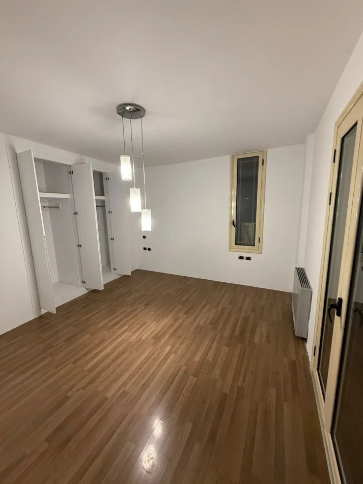Tirane, shitet apartament 2+1 Kati 3, 173 m² 350.000 € (Liqeni artificial)