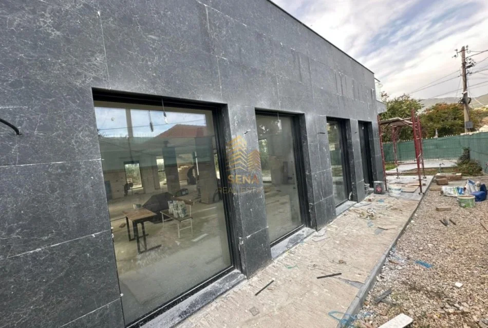 Tirane, jepet me qera ambjent biznesi , 360 m² 3.000 € (Berzhite)