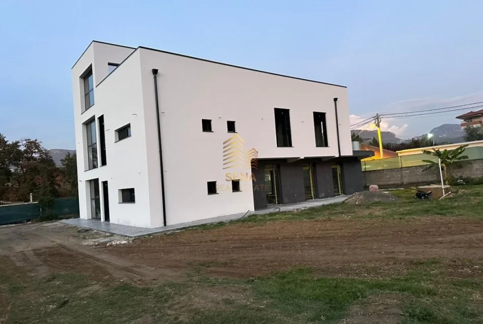 Tirane, jepet me qera ambjent biznesi , 360 m² 3.000 € (Berzhite)