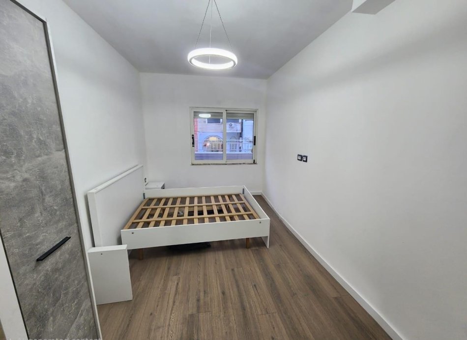 Tirane, shitet apartament Kati 2, 59 m² 179.000 € (Komuna e Parisit)