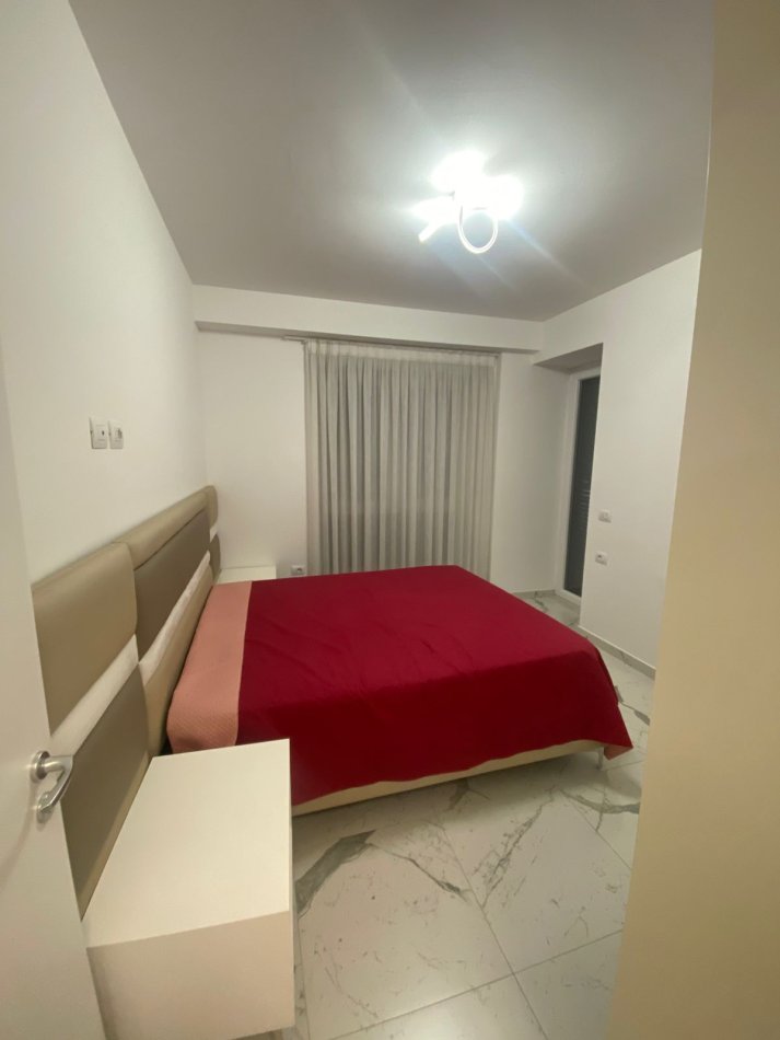 Tirane, jepet me qera apartament 2+1 Kati 4, 75 m² 800 € (MYSLYM SHYRI)