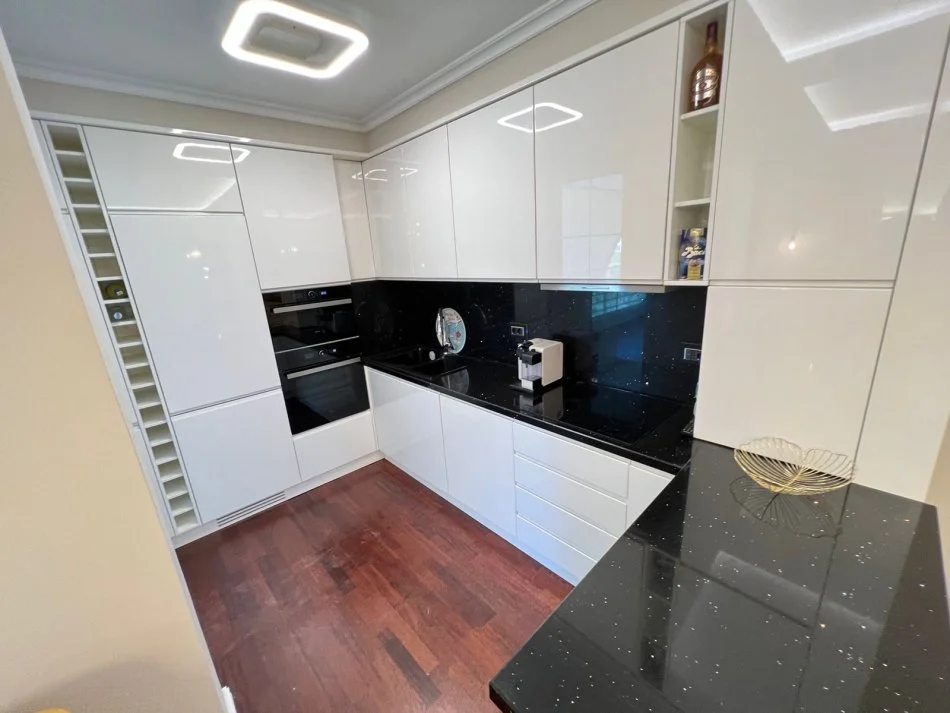 Tirane, shitet apartament 2+1 Kati 3, 108 m² 300.000 € 