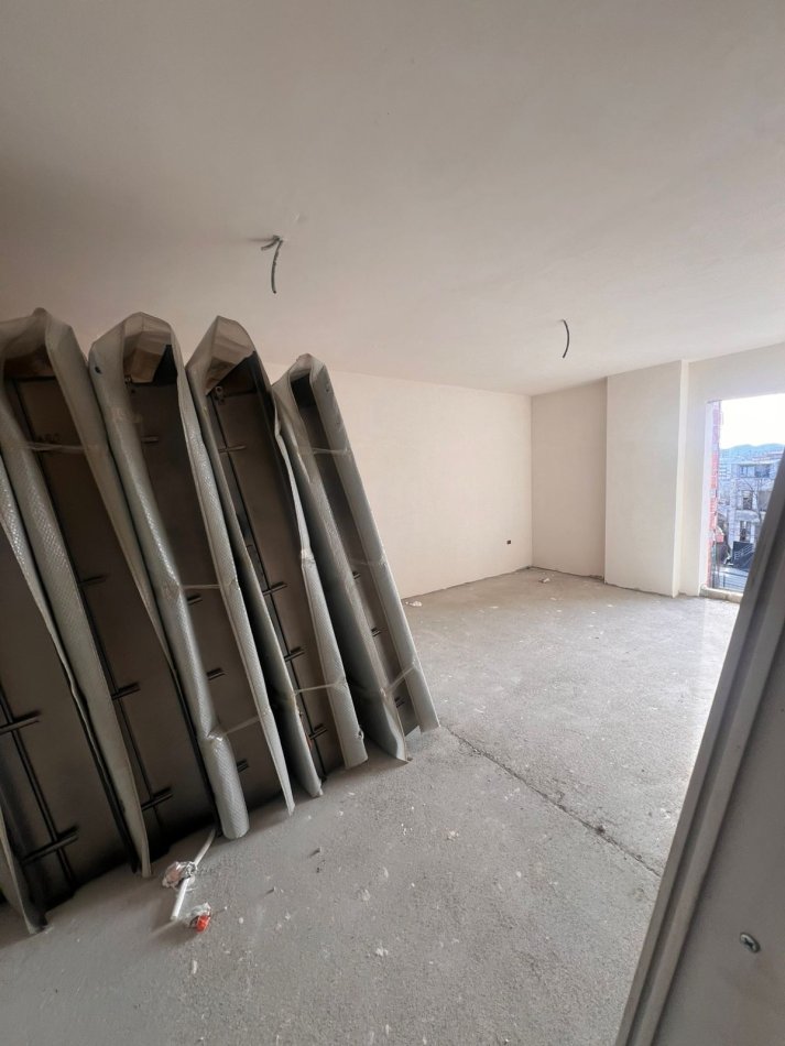 Tirane, shitet apartament 2+1 Kati 3, 102 m² 107.800 € (Paskuqan)