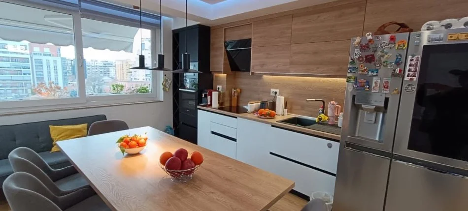 Tirane, shes apartament 2+1 Kati 5, 76 m² 158.000 € (Gjimnazi Partizani)