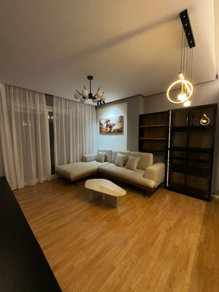 Tirane, jepet me qera apartament 2+1 Kati 3, 100 m² 1.200 € (QENDER)